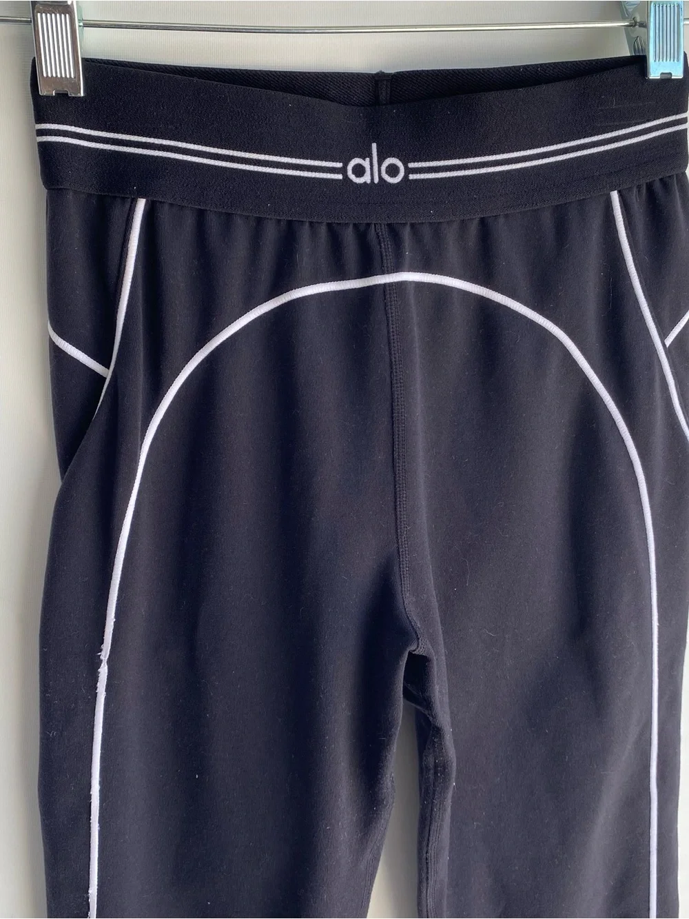 ALO yoga black airbrush high waist heart throb leggings white piping XS